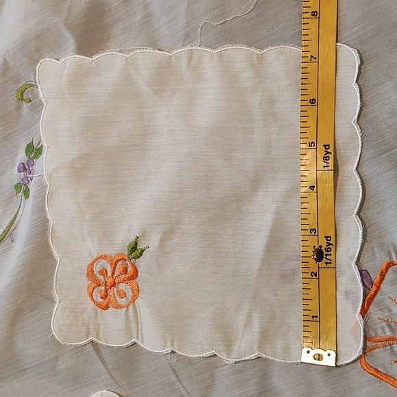 NEW Vintage HAND MADE Embroidered Tablecloth SET - Picture 11 of 14